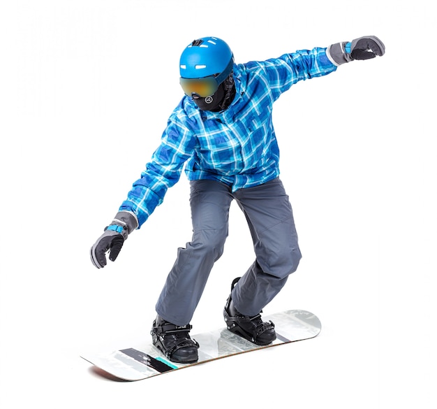 Porträt des jungen Mannes in der Sportkleidung mit dem Snowboard lokalisiert auf einer weißen Oberfläche,