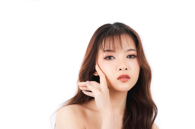 Porträt einer asiatischen Schönheit mit perfekter Haut Weißes Hautpflege- und Spa-Schönheitsmädchen