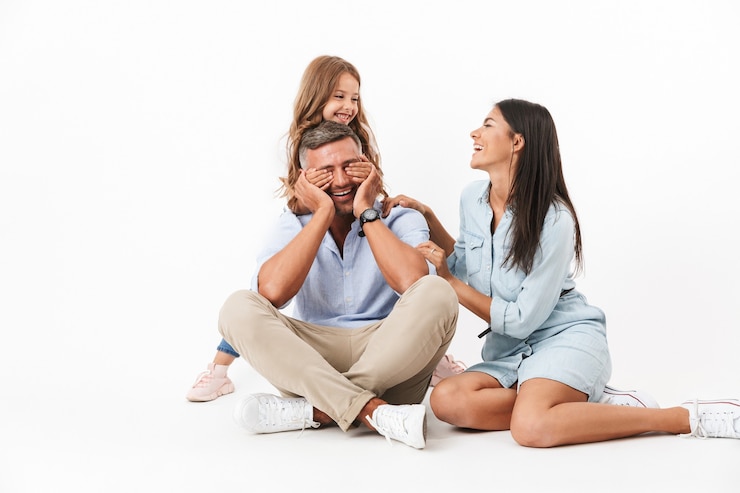 Foto porträt einer aufgeregten familie