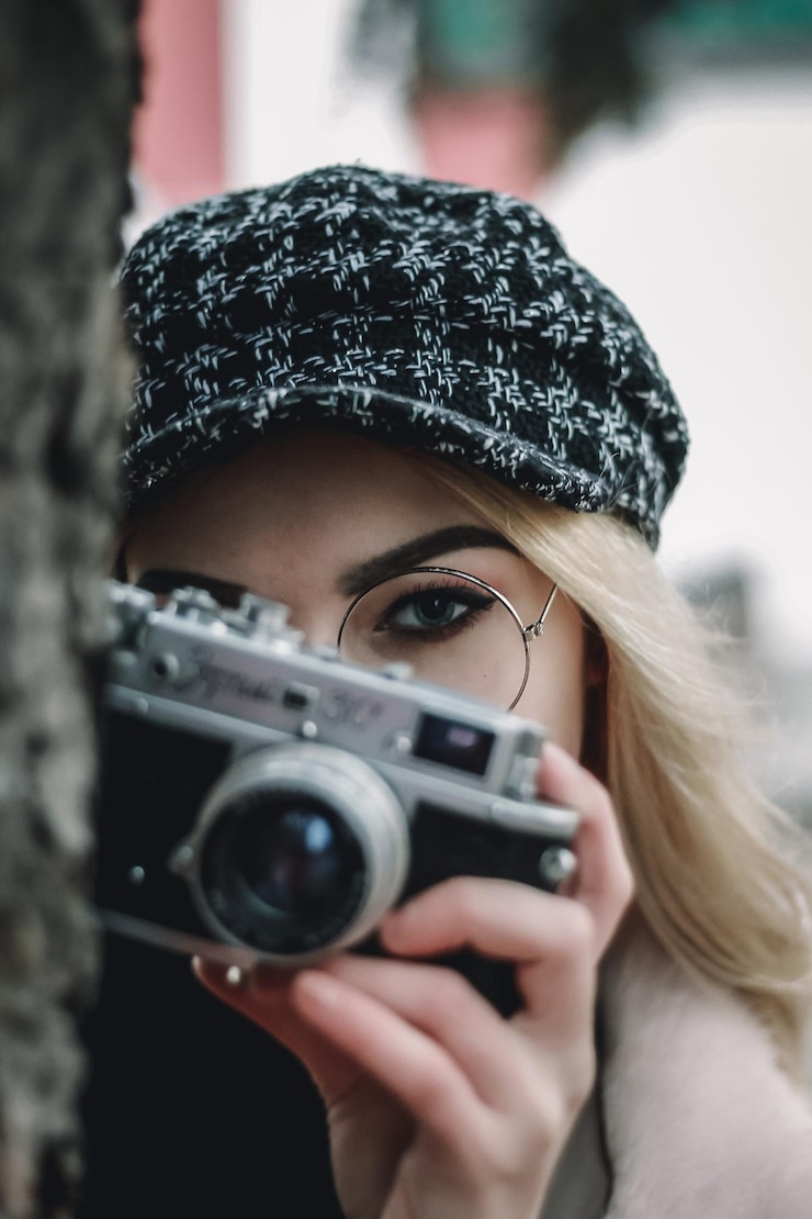 Foto porträt einer frau, die fotografiert