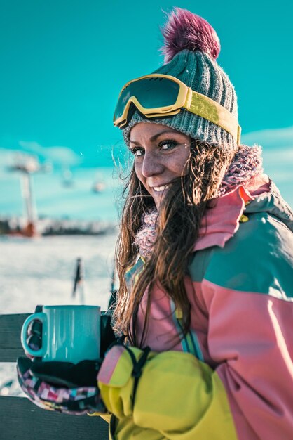 Foto porträt einer frau im winter