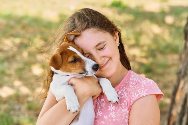 Porträt einer Frau mit einem Hund