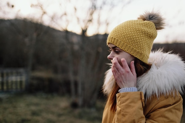 Foto porträt einer frau mit hut