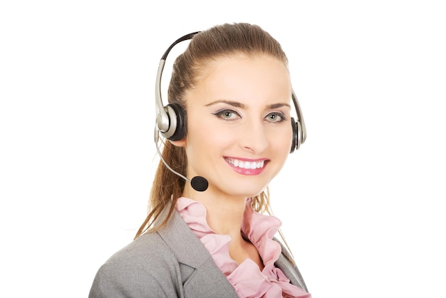 Porträt einer fröhlichen Kundendienstmitarbeiterin mit Headset auf weißem Hintergrund