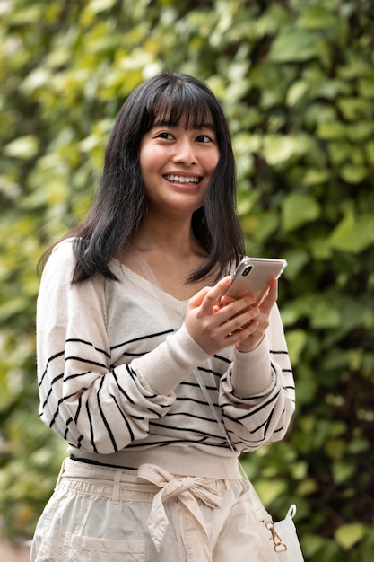 Porträt einer jungen asiatischen Person