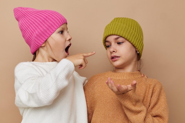 Foto porträt einer jungen frau in warmer kleidung