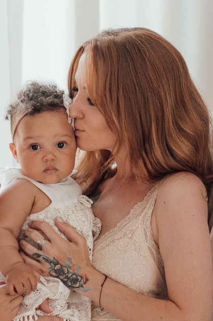 Foto porträt einer mutter mit ihrem baby