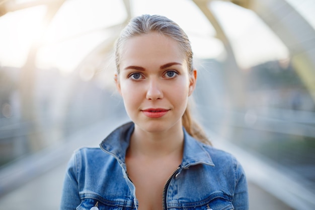 Foto porträt einer schönen jungen frau