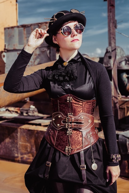 Porträt einer schönen Steampunk-Frau, Post-Apokalypse