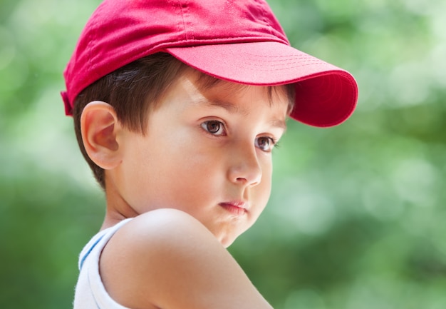 Porträt eines 3-4 Jahre alten Jungen