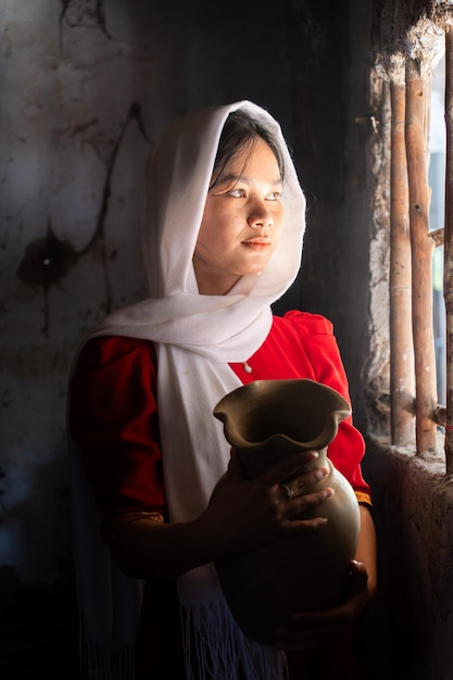 Porträt eines ethnischen Cham-Mädchens im Bau-Truc-Keramikdorf Phan Rang in der Provinz Ninh Thuan, Vietnam