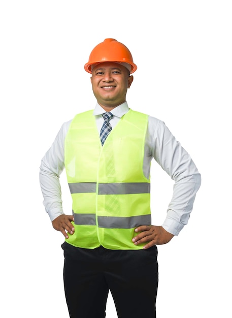Porträt eines gutaussehenden Chefingenieurs, der einen harten Hut trägt, der auf einem Beschneidungspfad mit weißem Hintergrund isoliert ist