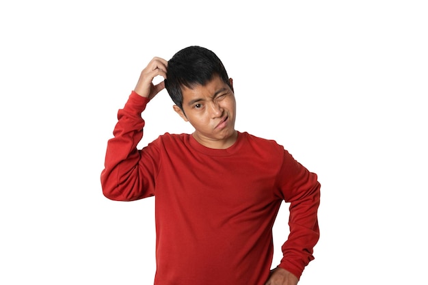 Porträt eines jungen asiatischen Mannes, der sich enttäuscht fühlt, besorgte Geste Menschliches Gefühlsgesichtsausdruck-Konzept Studioaufnahme isoliert auf weißem Hintergrund, Kopierbereich