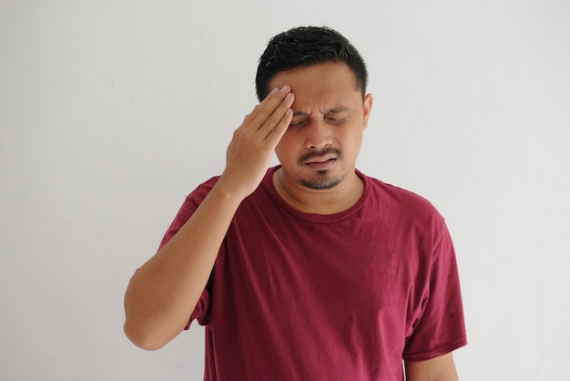 Porträt eines Mannes mit Kopfschmerzen