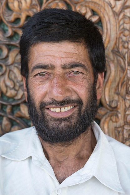 Porträt eines muslimischen Mannes in Srinagar, Kaschmir, Indien, Nahaufnahme