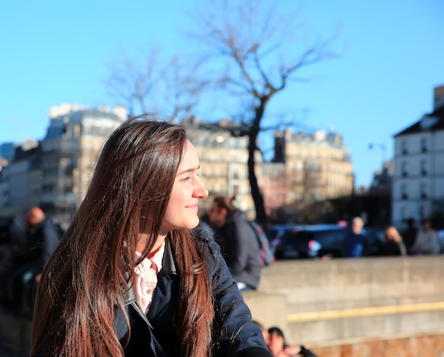 Porträt eines schönen Mädchens in Paris, Frankreich