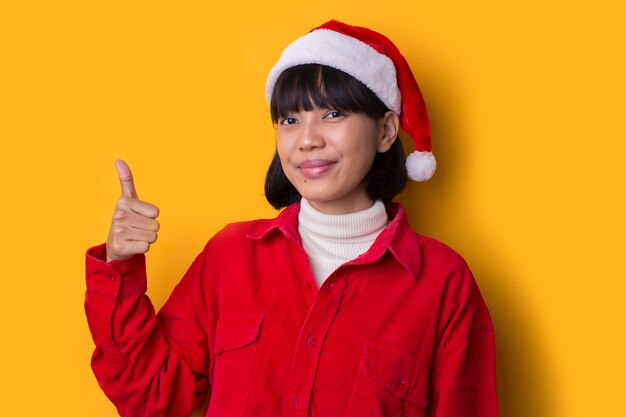 Porträt schöne asiatische Frauen tragen Santa Weihnachtsmütze