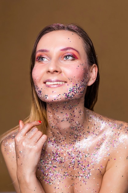 Porträt schöne Frau mit Glitzer Make-up