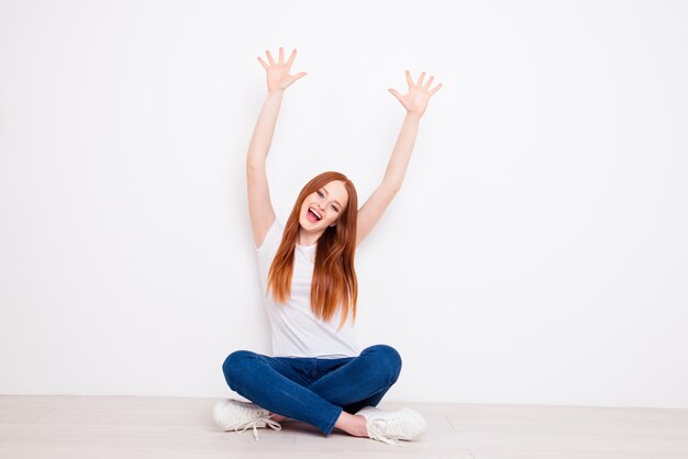 Porträt schöne Frau mit roten Haaren