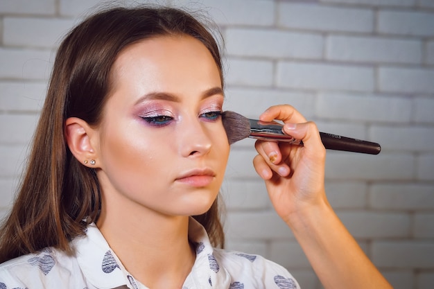 Foto porträtfrau im make-up-salon