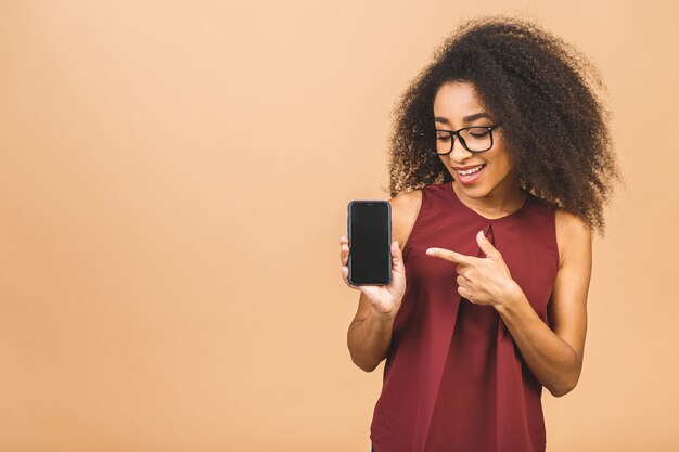 Porträtfrau mit Telefon