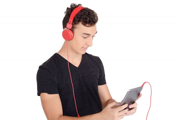 Portrair de música adolescente sorridente com fones de ouvido