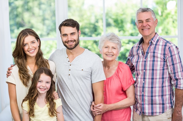 Portrait der glücklichen Familie