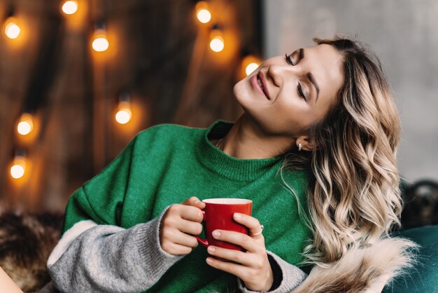 Portrait einer jungen blonden Frau