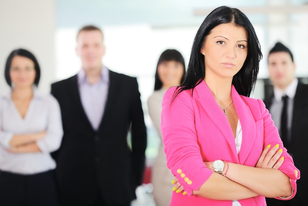 Portrait eines jungen erfolgreichen Geschäftsteams im Büro