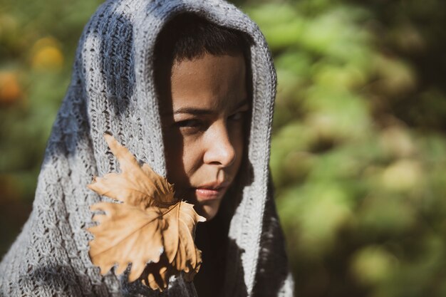 Portrait eines schönen jungen Mädchens