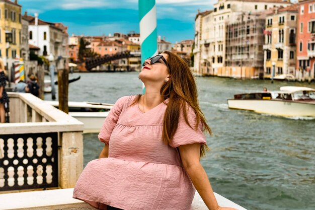 Portrait Frau zu Fuß in der Stadt Venedig