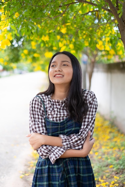 Portriat jovencita al aire libre