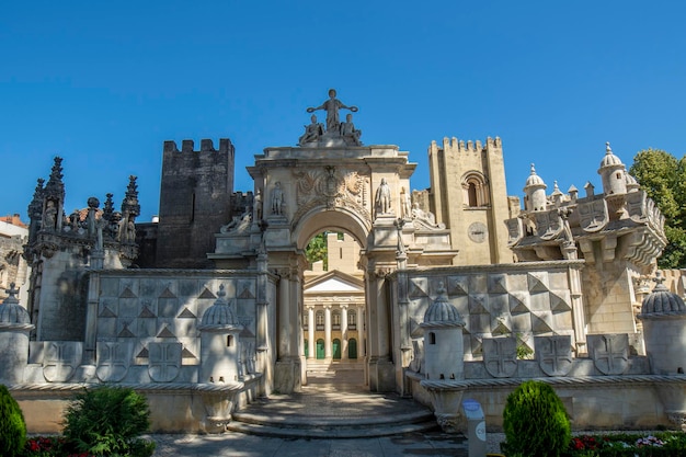 Foto portugal dos pequenitos un parque en miniatura de versiones diminutas de casas y monumentos portugueses