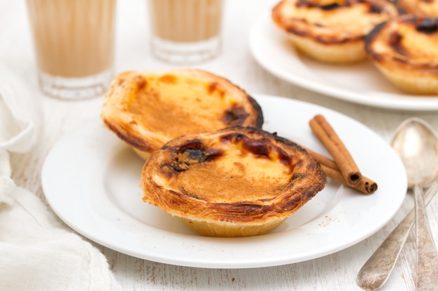 Portugiesische traditionelle cremige Eierkuchen Pastell de Nata