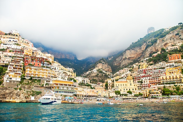 Positano, costa de Amalfi, Campania, Itália. Vista bonita