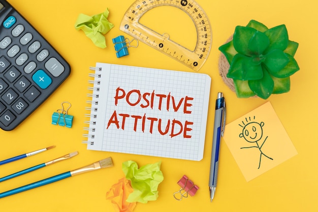 Positive Einstellung. Inspirierende Zitate zu Notebooks und Büromaterial