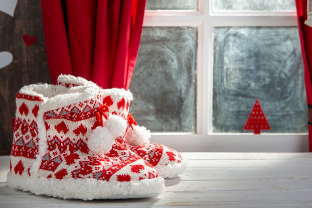 Postal de felicitación del concepto de feliz Navidad con zapatillas