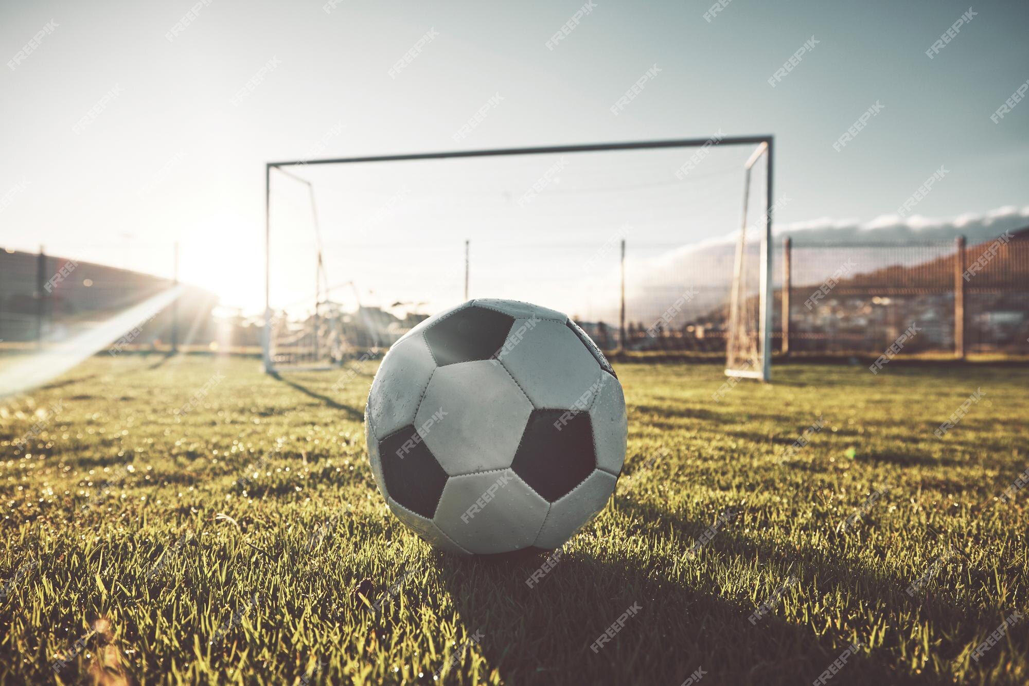 Posto De Futebol No Campo De Treino. Erva Desgastada Num Ponto De Guarda.  Fundo Do Tema Do Futebol Foto de Stock - Imagem de mola, futebol: 218400436