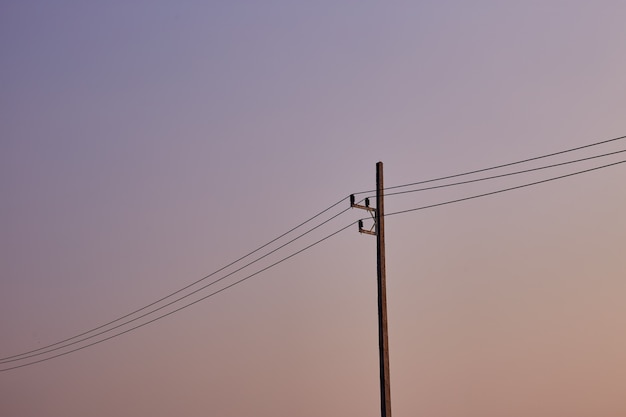 Poste de eletricidade com potência de transmissão