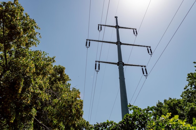 Poste de linha de alta tensão, crise de energia