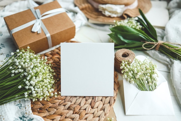 Postkarte mit Platz für Text und Sommerferienkomposition Guten Feiertagsmorgen