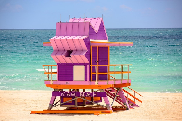 Posto de salva-vidas de Miami Beach no local de viagem mundialmente famoso do sol da Flórida