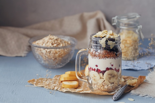 Postre en capas con muesli