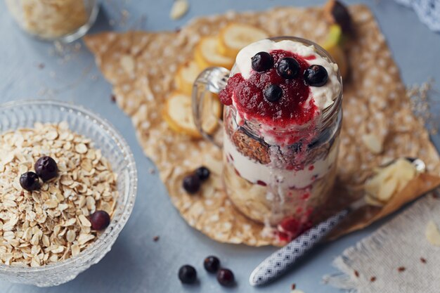 Postre en capas con muesli