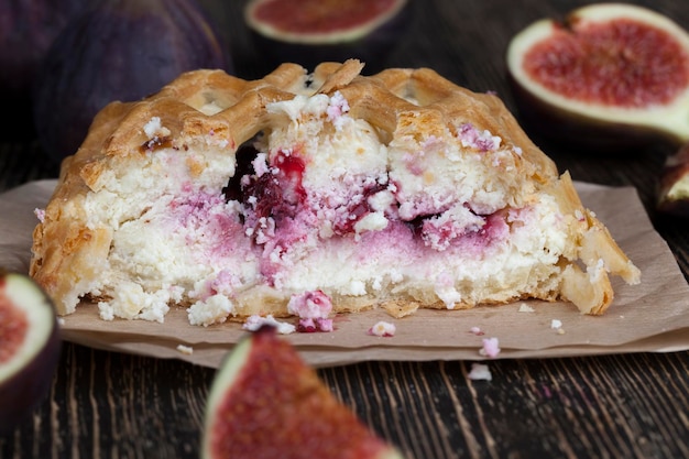 Postre de crema de requesón con frutos rojos