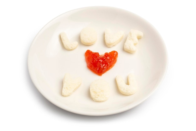 Postre dulce para el día de San Valentín Letras de inscripción Love You sirviendo en un plato blanco