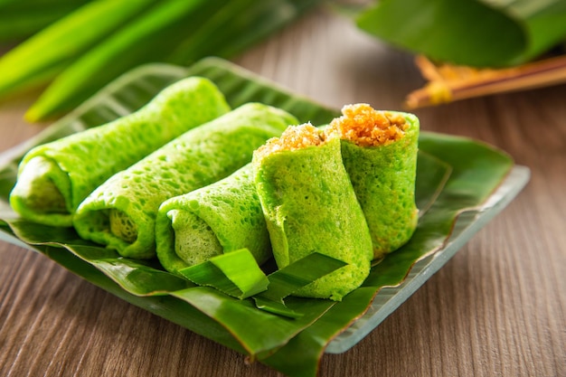 Postre dulce popular de Malasia con coco conocido como kuih ketayap