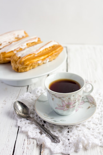 Postre Eclair con crema batida