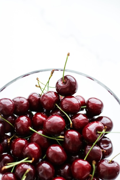 Postre de frutas de bayas de cereza jugosas de cerezas dulces frescas como fondo de dieta saludable