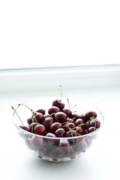 Postre de frutas de bayas de cereza jugosas de cerezas dulces frescas como fondo de dieta saludable